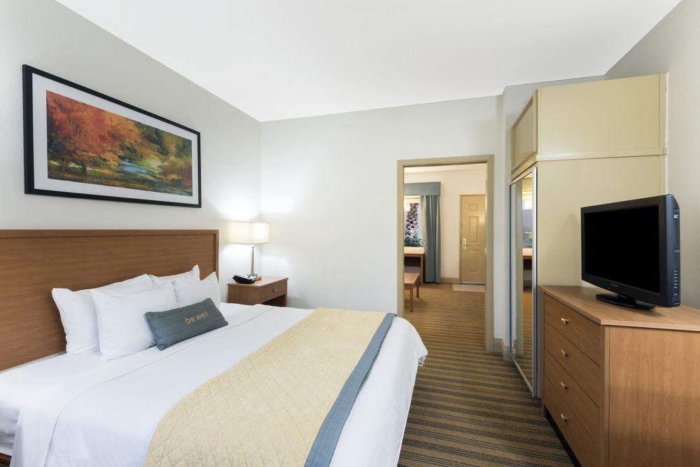 Comfort Suites Baton Rouge South I-10 Inniswold Exterior foto