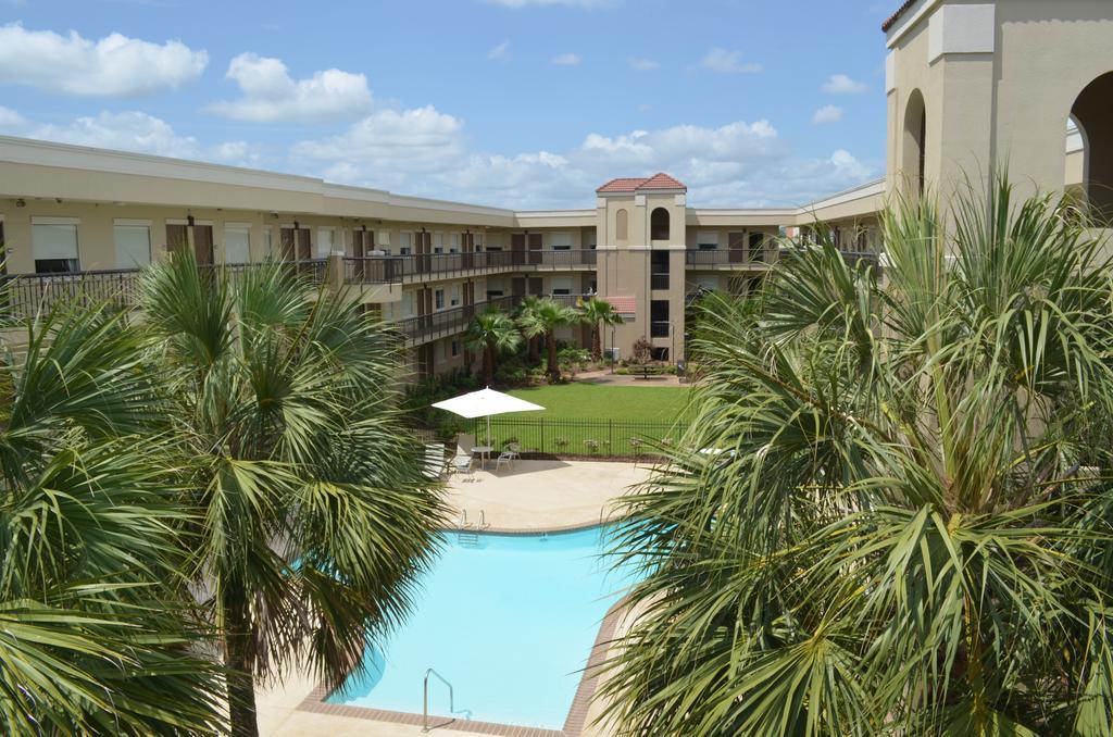 Comfort Suites Baton Rouge South I-10 Inniswold Exterior foto